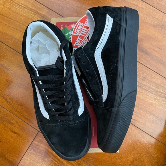 Vans Shoes - New womens vans sz 6 shoes black suede